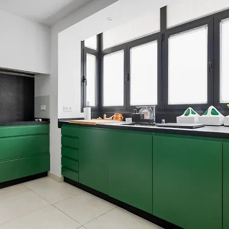 Soho 2 Bedrooms Next To The Apartment