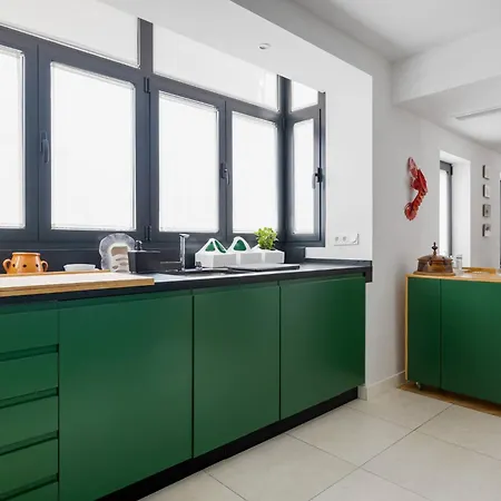 Soho 2 Bedrooms Next To The
